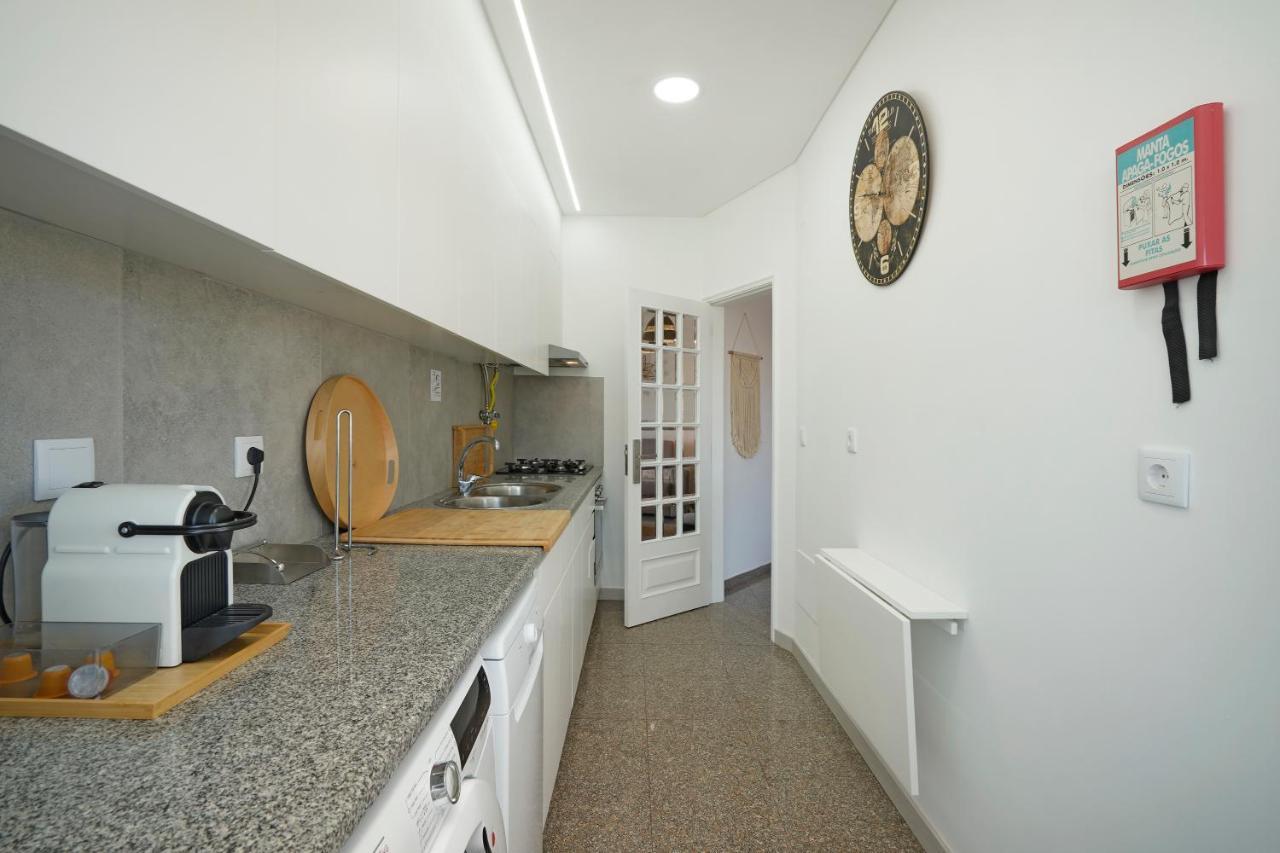 Costa Beach Apartment By The Portuguese Butler Costa de Caparica Εξωτερικό φωτογραφία