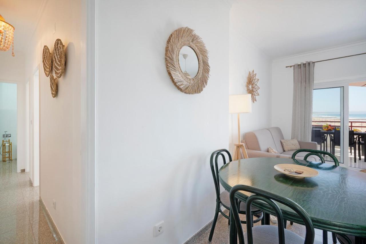 Costa Beach Apartment By The Portuguese Butler Costa de Caparica Εξωτερικό φωτογραφία